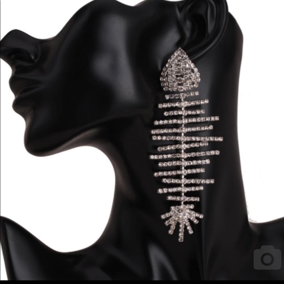 TIERED multicolored rhinestone earrings. - Picture 3 of 3